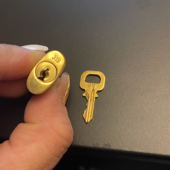 Louis Vuitton lock & key #319 - Picture 3 of 3